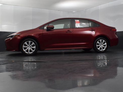 Used 2025 Toyota Corolla LE image 36