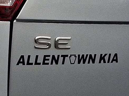 Used 2022 Volkswagen Tiguan SE AWD/4WD image 28