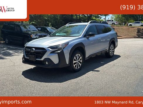 Used 2023 Subaru Outback Premium image 1
