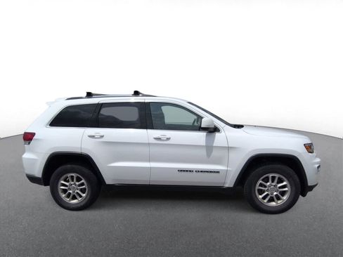Certified 2020 Jeep Grand Cherokee Laredo w/ Security & Convenience Group AWD/4WD image 9