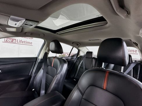 Certified 2024 Nissan Sentra SR w/ SR Premium Package FWD image 11