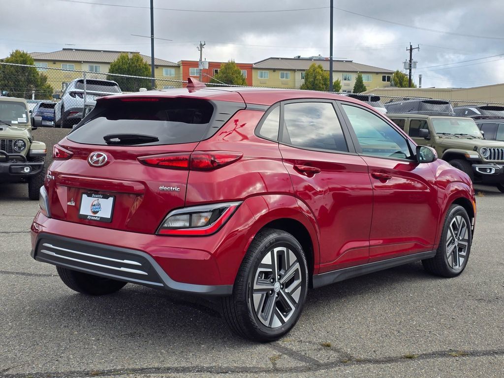 Used 2023 Hyundai Kona SE FWD image 7