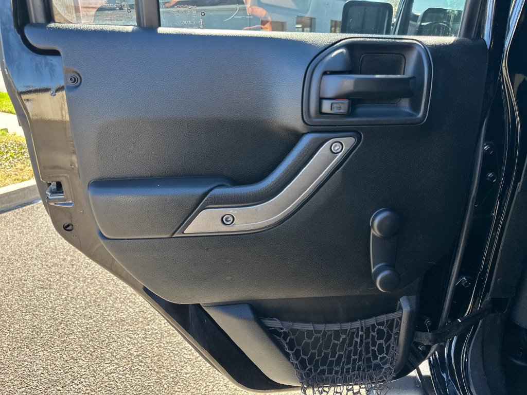 Used 2017 Jeep Wrangler Unlimited Sport w/ Connectivity Group AWD/4WD image 15
