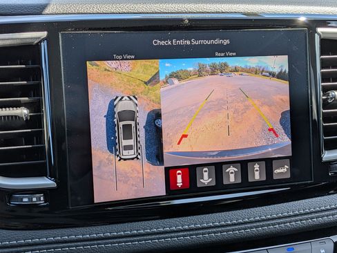 New 2026 Chrysler Pacifica Select AWD/4WD image 25