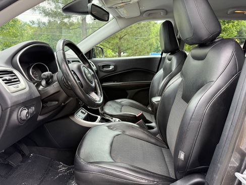 Used 2018 Jeep Compass Latitude FWD image 32