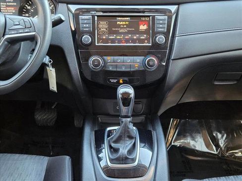 Used 2018 Nissan Rogue S image 15