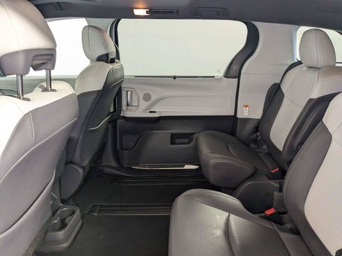 Used 2021 Toyota Sienna XSE AWD/4WD image 35