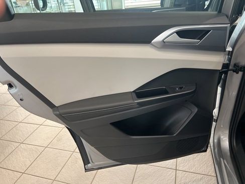 New 2025 Volkswagen Taos SE image 14