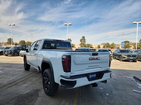 Used 2025 GMC Sierra 2500 AT4 image 5