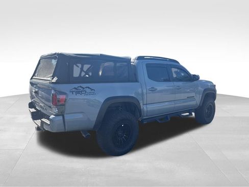 Used 2019 Toyota Tacoma TRD Off-Road AWD/4WD image 4