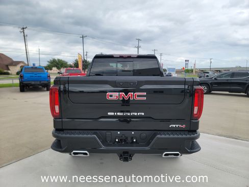 Used 2024 GMC Sierra 1500 AT4 w/ Technology Package AWD/4WD image 6