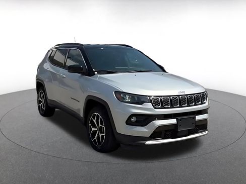 Used 2025 Jeep Compass Limited AWD/4WD image 3