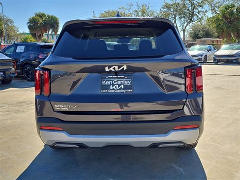 New 2026 Kia Sorento LX image 7