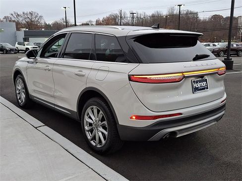 Used 2022 Lincoln Corsair AWD w/ Premium Package image 5