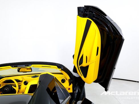 Used 2022 McLaren 720S Spider RWD image 19