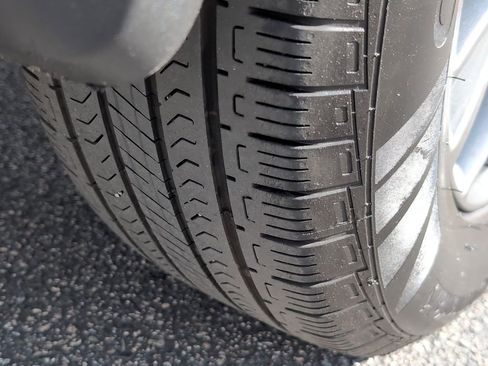 Used 2023 Nissan Rogue S image 29