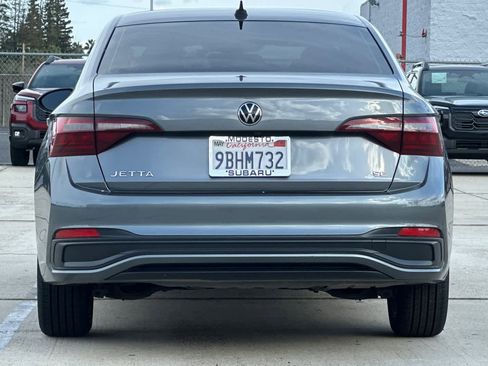 Used 2022 Volkswagen Jetta SE image 4