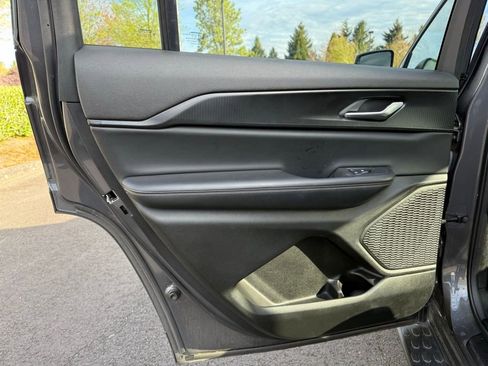 Used 2024 Jeep Grand Cherokee L Laredo image 24