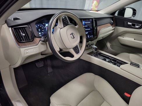 Used 2021 Volvo XC60 T5 Momentum AWD/4WD image 13