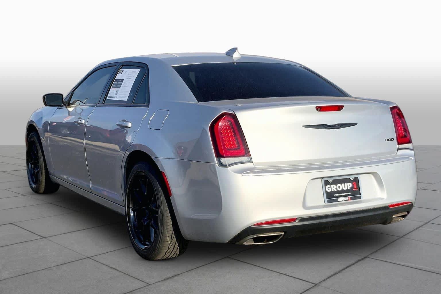 Used 2022 Chrysler 300 Touring w/ Sport Appearance Package RWD image 12