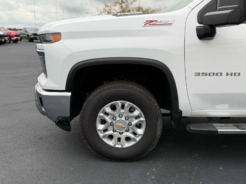 Used 2024 Chevrolet Silverado 3500 LT w/ Convenience Package AWD/4WD image 12