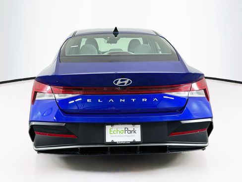 Used 2025 Hyundai Elantra SEL FWD image 7