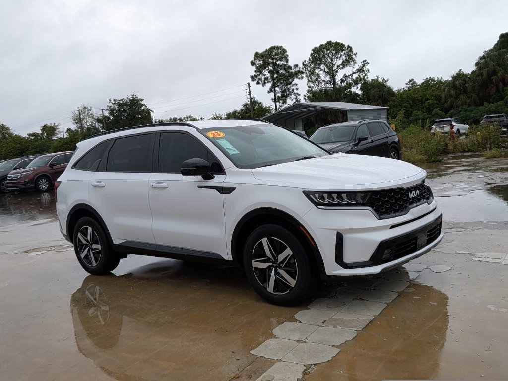 Certified 2023 Kia Sorento EX FWD image 2