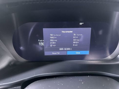 Used 2023 Volvo XC40 B5 Core image 12