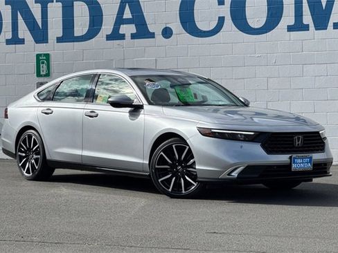 Used 2023 Honda Accord Touring image 2