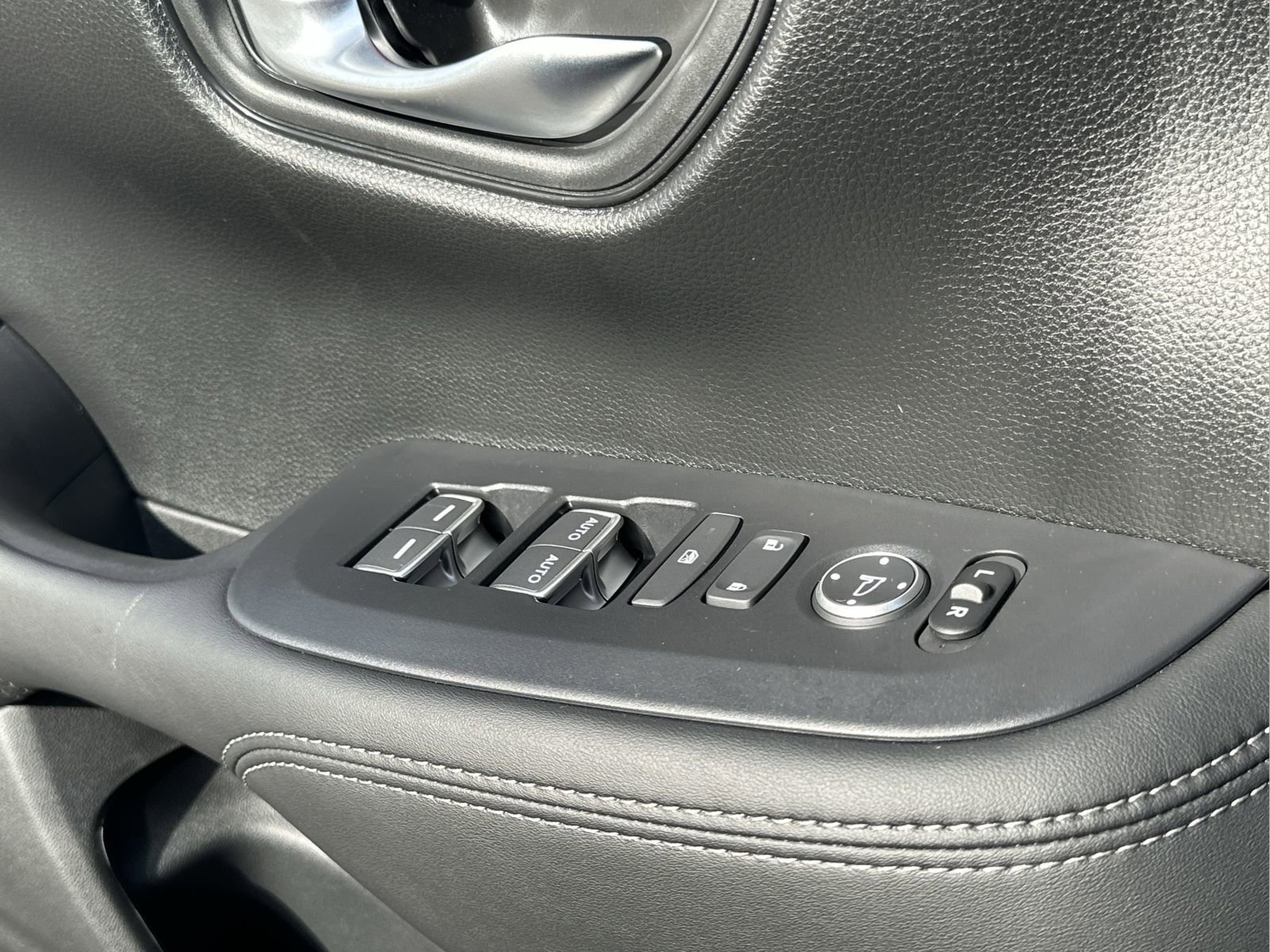 New 2027 Honda HR-V EX-L image 29