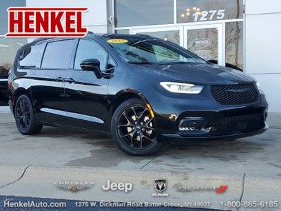 Used 2024 Chrysler Pacifica Limited w/ S Appearance Package