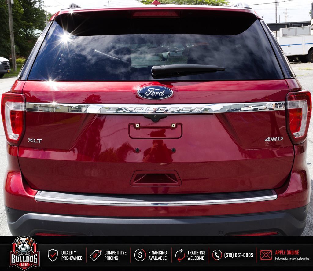 Used 2018 Ford Explorer XLT w/ Equipment Group 202A AWD/4WD image 8
