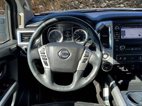 Used 2016 Nissan Titan PRO-4X w/ Pro-4x Convenience Package image 5