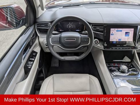 Used 2022 Jeep Wagoneer Series III w/ Premium Group I AWD/4WD image 15