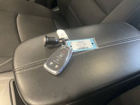Used 2024 Chevrolet Malibu LT image 32