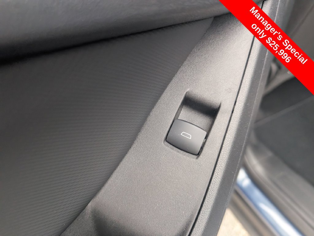Used 2026 Chevrolet Equinox LT w/ Safety and Technology Package FWD image 13