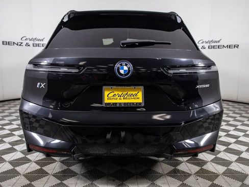Used 2023 BMW iX xDrive50 w/ Sport Package AWD/4WD image 4