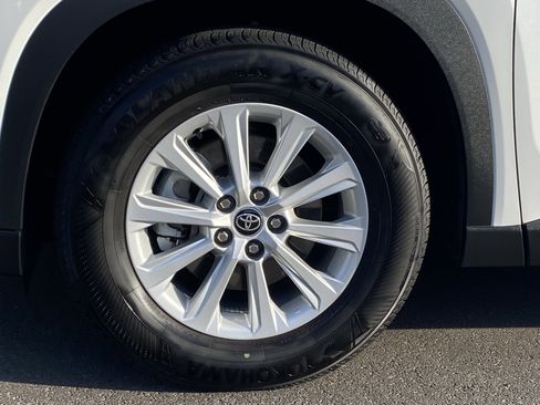 Certified 2025 Toyota Grand Highlander AWD image 8