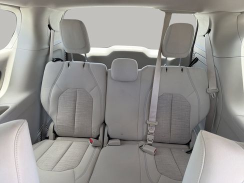 Used 2017 Chrysler Pacifica Touring Plus FWD image 17