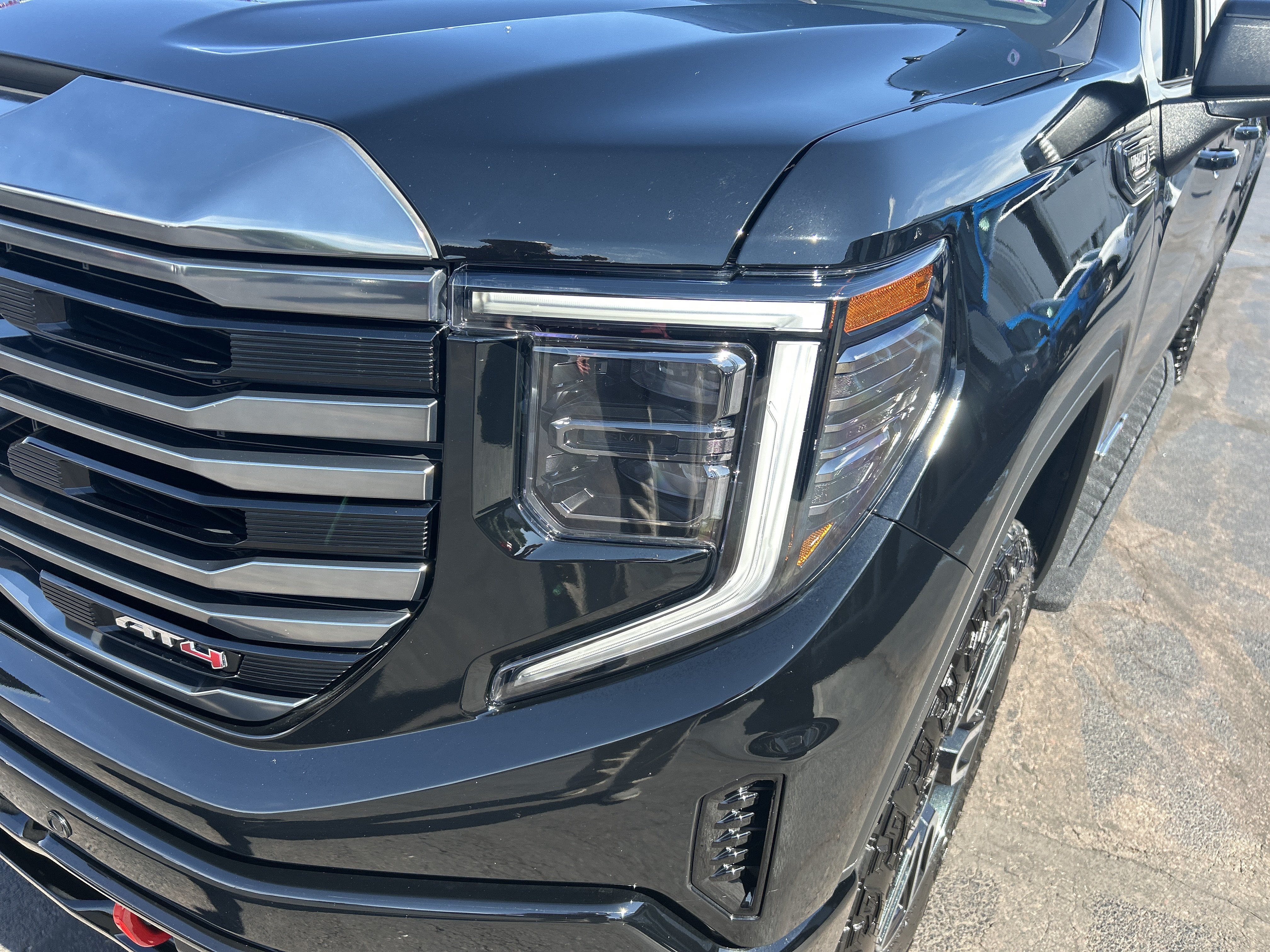 Used 2023 GMC Sierra 1500 AT4 w/ AT4 Premium Package AWD/4WD image 10