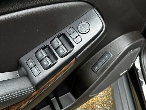 Used 2019 Chevrolet Suburban LT image 5