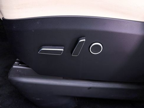 Used 2022 Tesla Model X AWD/4WD image 20