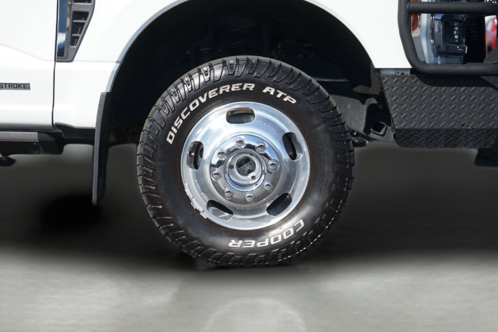 Used 2023 Ford F350 Lariat w/ Lariat Ultimate Package AWD/4WD image 4