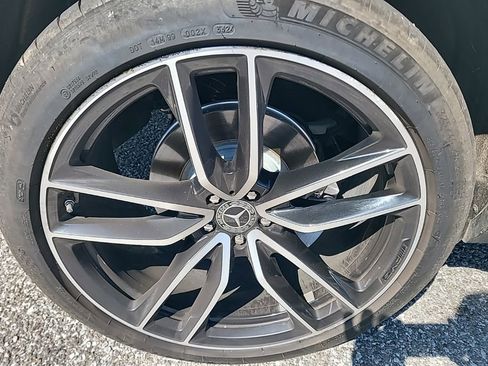 Used 2023 Mercedes-Benz GLS 450 4MATIC image 10