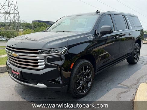 Used 2023 Chevrolet Suburban High Country w/ Premium Package AWD/4WD image 4