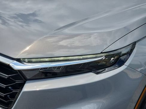 Used 2025 Honda CR-V EX image 9