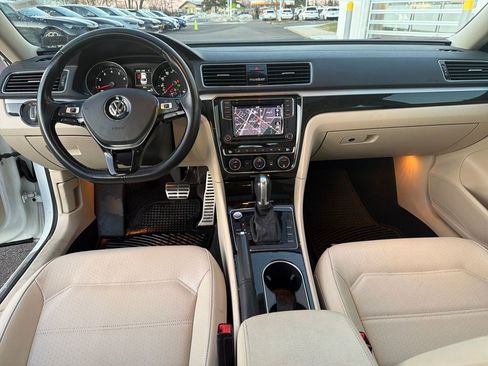 Used 2019 Volkswagen Passat 2.0T SE R-Line image 11