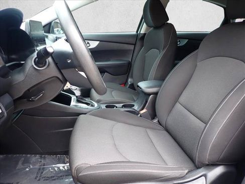 Used 2023 Kia Forte LXS w/ LXS Technology Package FWD image 10
