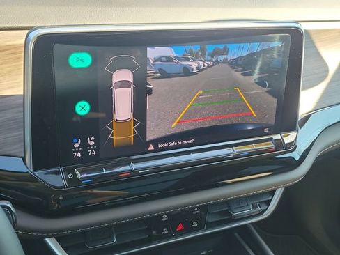 Used 2025 Volkswagen Atlas SEL image 31