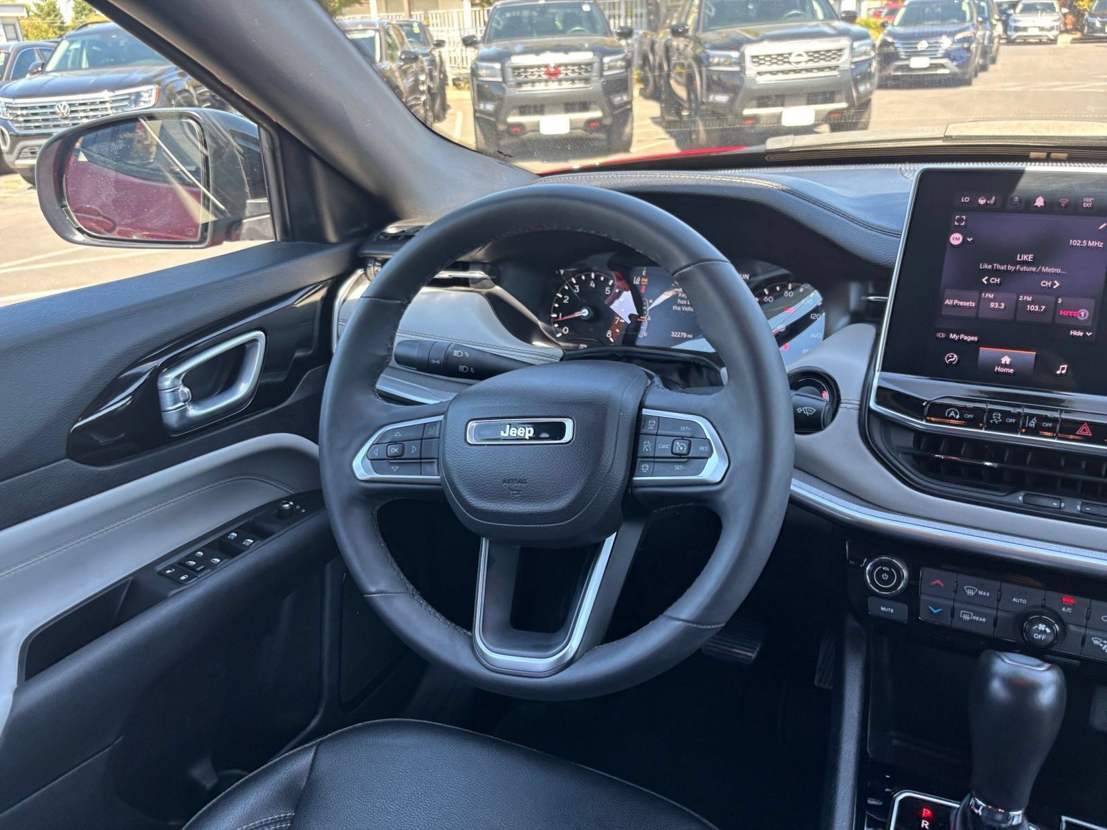 Used 2025 Jeep Compass Limited AWD/4WD image 34